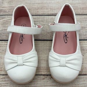 White Maryjanes in Perfect Condition Girls Size 9